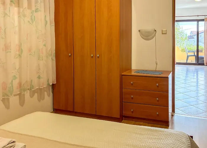 Apartment 1 Bedroom In Lopar